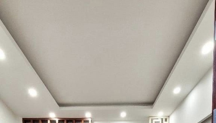 Cho thuê Nhà Ngõ Minh Khai, DT 30m x 4 tầng, 11.5 Triệu (CTL), 1 khách 3 ngủ, 3 vệ sinh, 2 nóng lạnh, 2 điều hoà 2 chiều - ưu tiên GĐ.